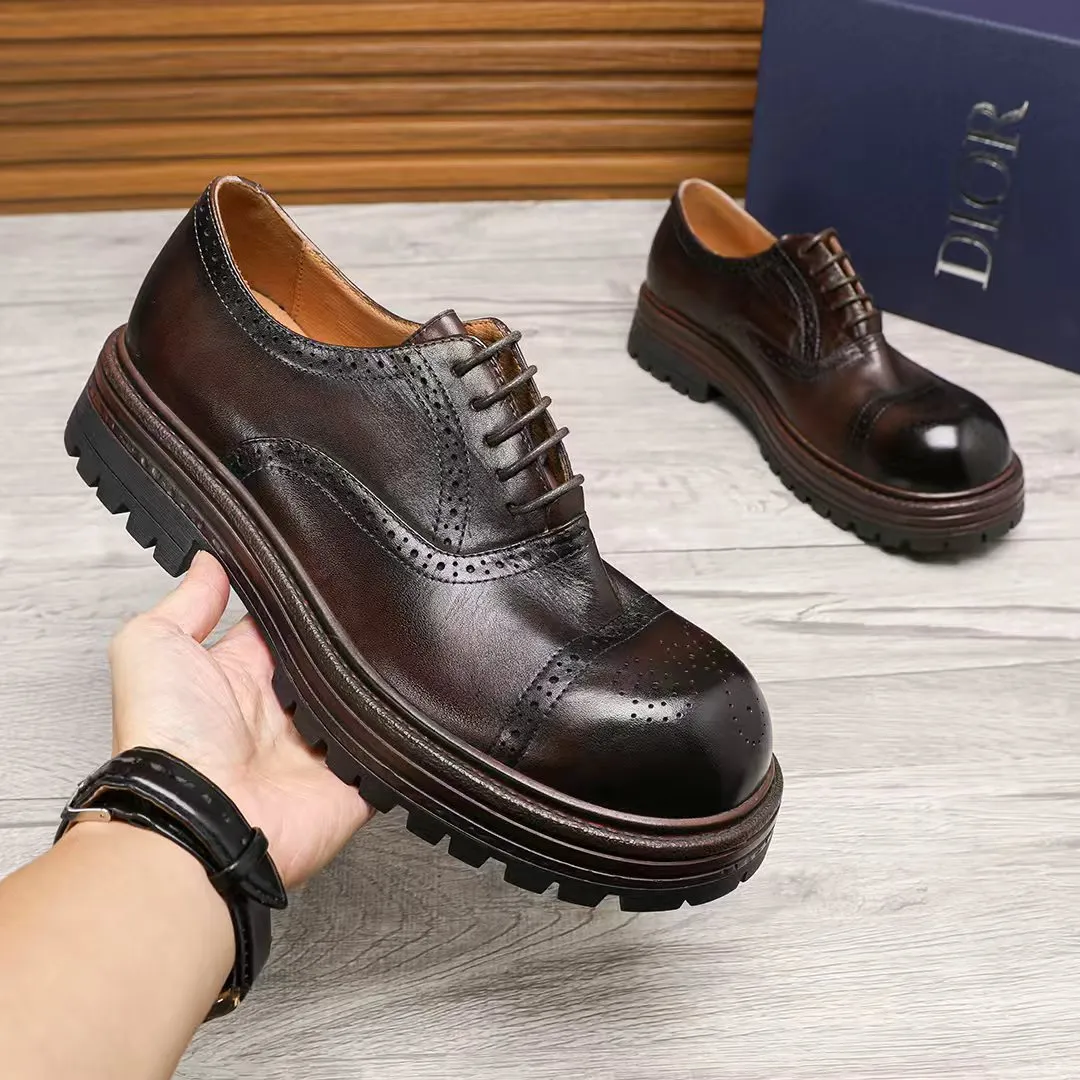 Factory price 540 🕷️🕷️[Dior] Dior's new men's shoes are launched in Hong Kong counters. Official website 1:1 production. Original Italian patented cowhide + water-dyed 🐂 leather lining. Designed by European and American masters. Goodyear craftsmanship, washed cowhide, perfect shape to create counter quality, solid color rubber wear-resistant outsole and classic dazzling toe! Super versatile and very comfortable. High-end without losing taste, fashionable and novel! ! Absolute focus! Colors optional, code number 38-44 (45 customized)
